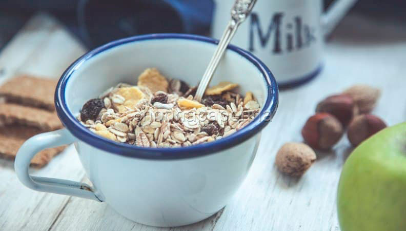 Muesli ai semi di canapa, girasole, lino e nocciole (3)