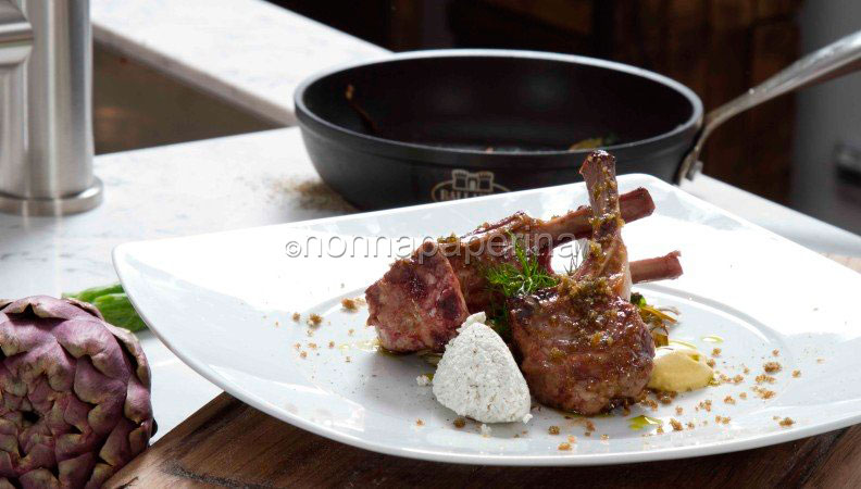 Costolette di Agnello con carciofi saltati al profumo di menta e pesto: una raffinatissima squisitezza!