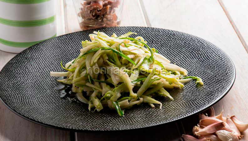 Un classico della cucina italiana: Le puntarelle alla romana.