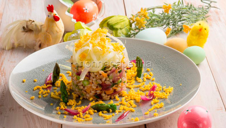 Insalatina di farro con sedano croccante e tuorlo d’uovo