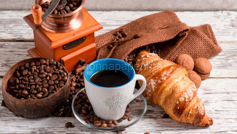 Il caffè , una bevanda dalle mille qualità , di non potrei farne a meno