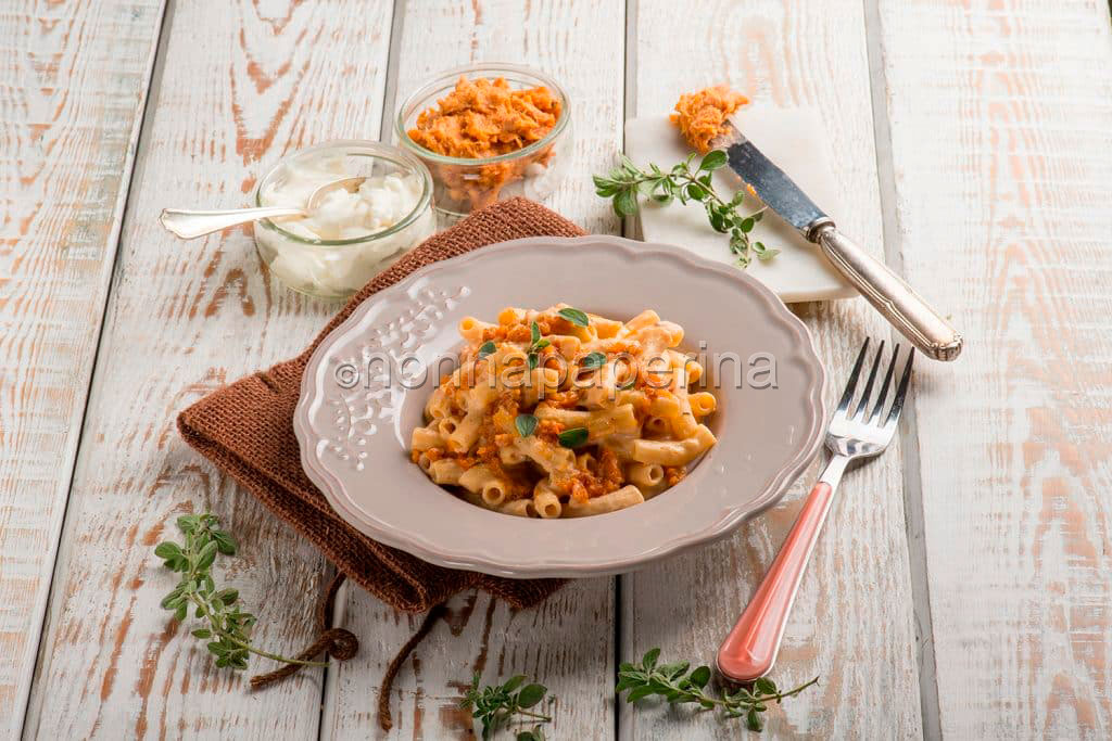 maccheroncini con ventricina e formaggio cremoso.