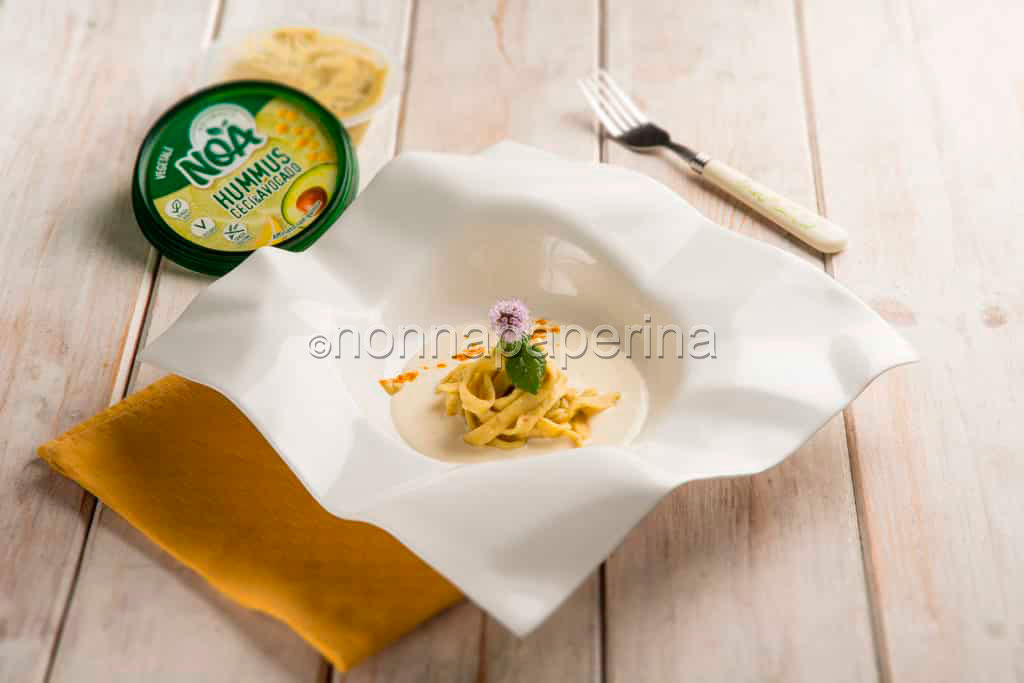 Tagliatelle Con Hummus Di Ceci E Avocado Un Piatto Chic Nonnapaperina